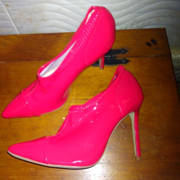 Frederick's of Hollywood red pointed toe high stiletto heel latex shoe - Picture 1 of 10